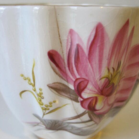 SOCIETY Tea Cup and Saucer Bone China England Crown Gold Gilding Little Damage - Picture 4 of 5